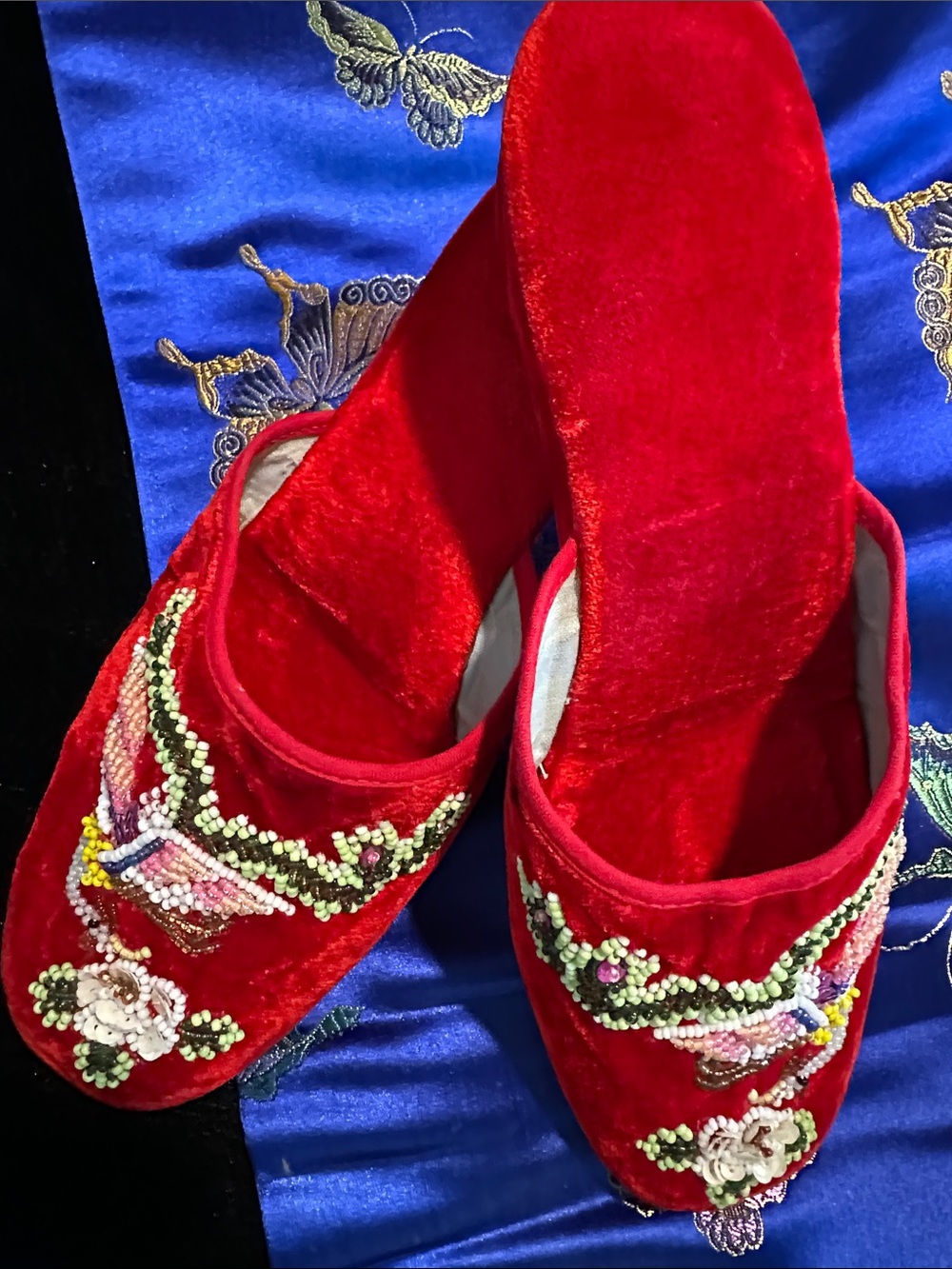 LAGOS Red Beaded Velvet Women's Slip-On Slippers NWOT